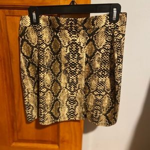 Mini leapord print skirt with slit